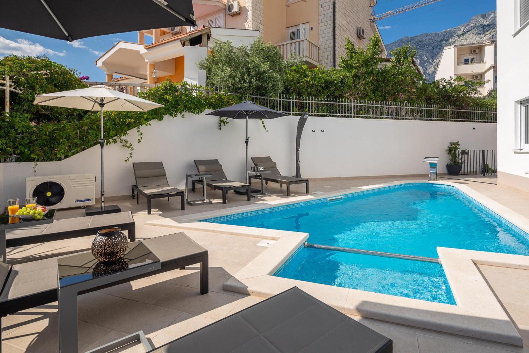 A&d Deluxe Dani With Swimming Pool Apartment Promajna