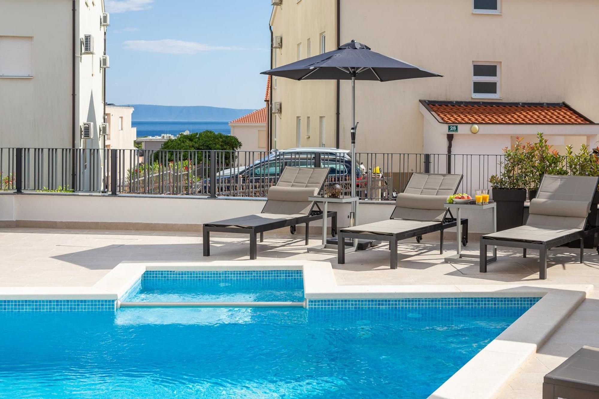 A&d Deluxe Dani With Swimming Pool Apartment Promajna